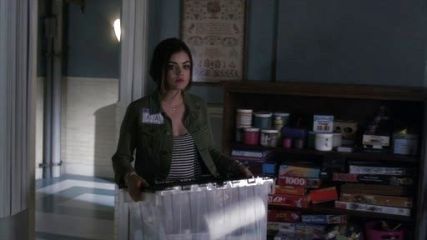 Aria Montgomery's Washed Out Denim Jacket on Pretty Little Liars