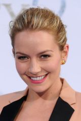 Becki Newton as Caryn Goldfarb
