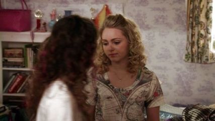 Carrie Bradshaw's Atlas Map Tee on The Carrie Diaries