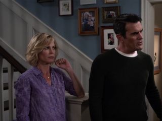 Claire Dunphy's Gathered Popover Shirt on Modern Family