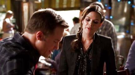 Dr. Zoe Hart's Slim Signature Blouse on Hart of Dixie