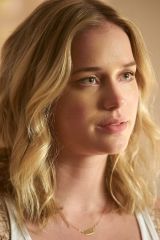 Elizabeth Lail as Amy Hughes