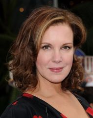 Elizabeth Perkins as Elaine Green