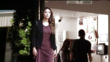 Emily Fields's Riviera Jersey Dress on Pretty Little Liars
