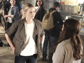 Emma Swan's Oversized Jacket on Once Upon A Time