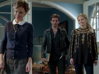 Emma Swan's PLUMETIS TUNIC on Once Upon A Time