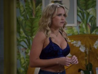 Gabi Diamond's Black and Blue Lace Bralette on Young & Hungry