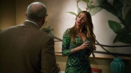 Gloria Pritchett's Printed Jersey Dress in Black/Green on Modern Family