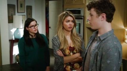 Haley Dunphy's Floral Print Skater Dress on Modern Family
