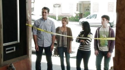 Haley Dunphy's Zipped pocket skinny jeans on Modern Family