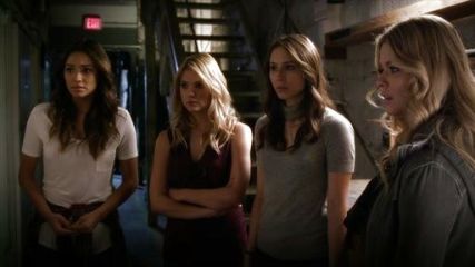 Hanna Marin's Ruffled Top on Pretty Little Liars