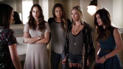 Hanna Marin's Tie-Dye Fringe Kimono Jacket on Pretty Little Liars