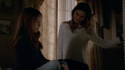 Hayley Marshall's Women's Layered Sweater on The Originals