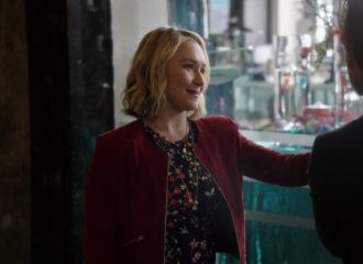 Juliette Barnes's Delaina Floral Cropped Top, Black/Multicolor on Nashville