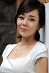 Kim Yoon-jin as Karen Kim