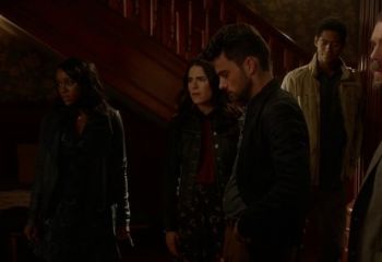 Laurel Castillo's Denim Cropped Trucker Jacket & Basic V-Neck Tee on How to Get Away With Murder