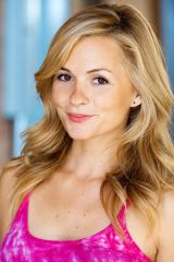 Lindsey Gort as Samantha Jones