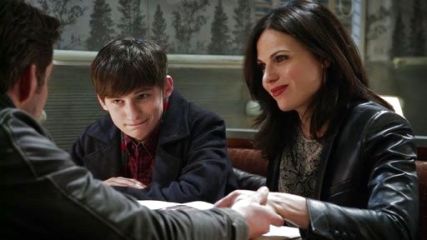 Regina Mills's Python print silk top with a neckline decorated with chains on Once Upon A Time