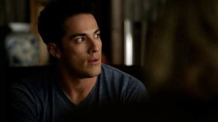 Tyler Lockwood's Leo V-Neck Tee on The Vampire Diaries