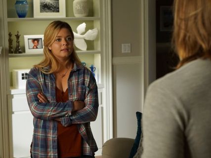 Alison DiLaurentis' Plaid Shirt on Pretty Little Liars