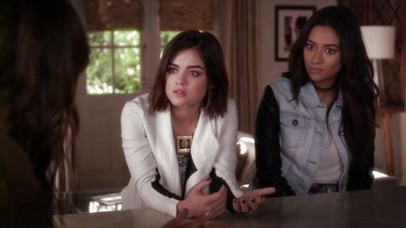 Aria Montgomery's Long-Sleeve Colorblocked Cropped Jacket on Pretty Little Liars