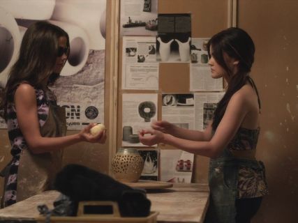 Aria Montgomery's Pesisir Top on Pretty Little Liars