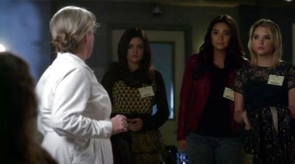 Aria Montgomery's Printed Peplum Skirt on Pretty Little Liars