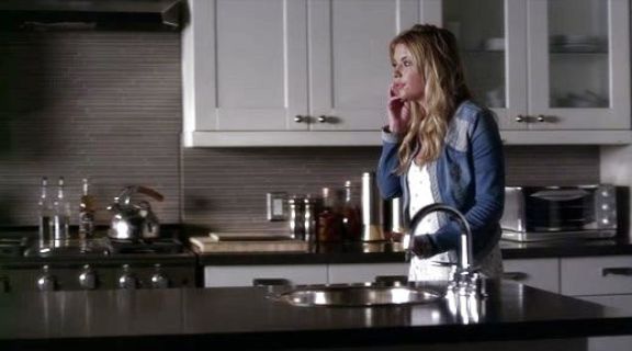 Aria Montgomery's Two-Tone Denim Collarless Moto Jacket on Pretty Little Liars