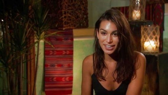 Ashley Iaconetti's Center-Seamed Cropped Cami on Bachelor in Paradise