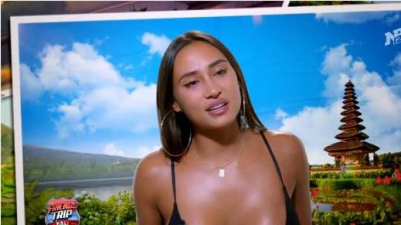 Astrid's Gold Rectangle Pendant Necklace