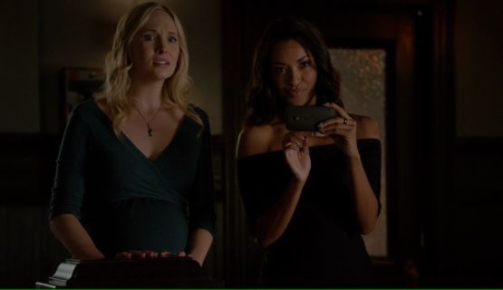 Bonnie Bennett's Off-The-Shoulder Denim Flounce Dress on The Vampire Diaries