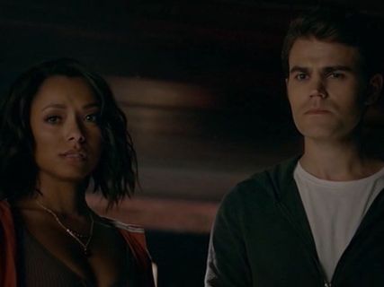 Bonnie Bennett's Oxblood and Gold Swarovski Pearl and Chain Trapeze Necklace Peal Necklace Beaded Necklace on The Vampire Diaries