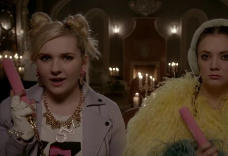 Chanel #5's Cropped T-Shirt With Yes Print on Scream Queens