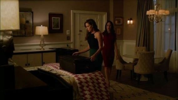 Charlotte Grayson 's 'Abbotsford' Dress on Revenge