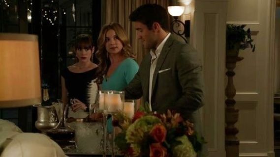 Charlotte Grayson 's PHOEBE BANDAGE DRESS on Revenge