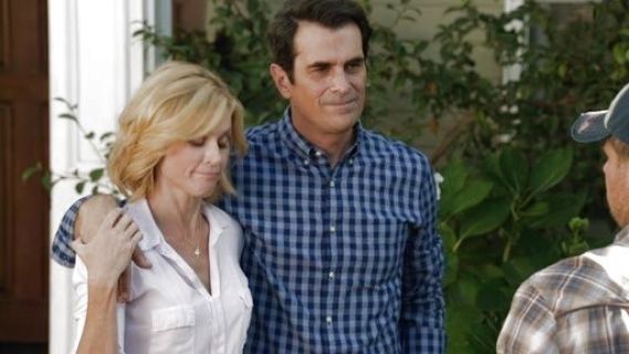 Claire Dunphy's 3/4 Sleeve Shirting Top on Modern Family
