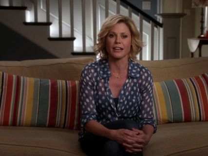 Claire Dunphy's Blue Dot Printed Shirt on Modern Family