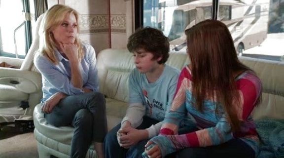 Claire Dunphy's Chino Ankle Pants on Modern Family