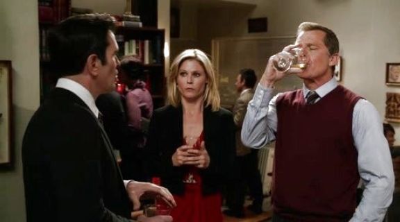 Claire Dunphy's Cropped Blazer on Modern Family