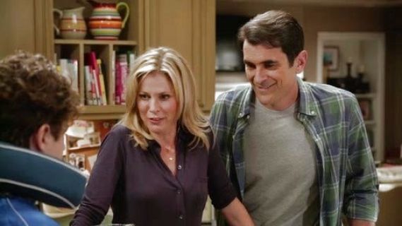 Claire Dunphy's Eggplant Top on Modern Family