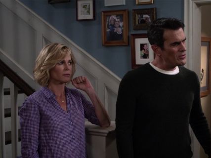 Claire Dunphy's Gathered Popover Shirt  on Modern Family