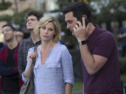 Claire Dunphy's Linen Pocket Dress on Modern Family