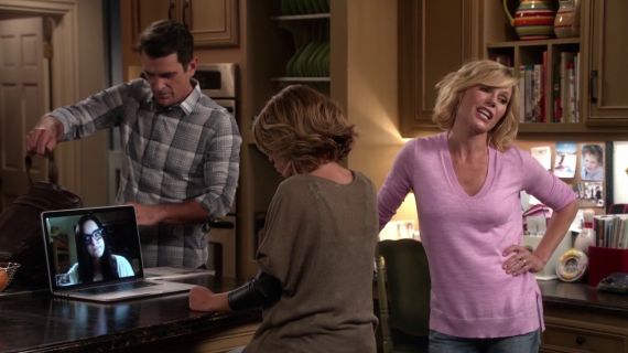 Claire Dunphy's Merino wool V-neck tunic sweater on Modern Family
