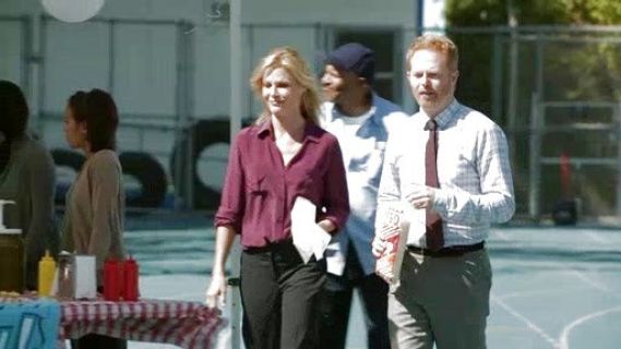 Claire Dunphy's Silk shirt on Modern Family