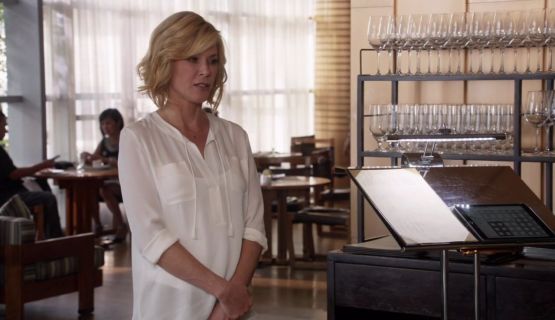 Claire Dunphy's Sofia Silk Blouse on Modern Family