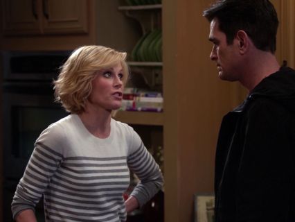Claire Dunphy's White and Grey Striped Sweater on Modern Family
