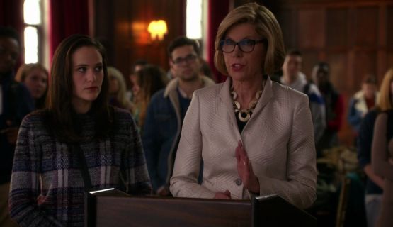 Diane Lockhart's Lame Classic "O" Resin Choker on The Good Wife