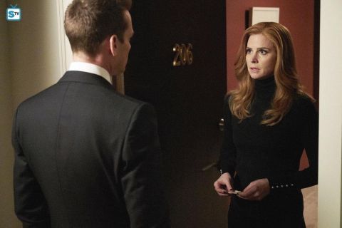 Donna Paulsen's TURTLENECK SWEATER WITH PEARL BUTTONS on Suits