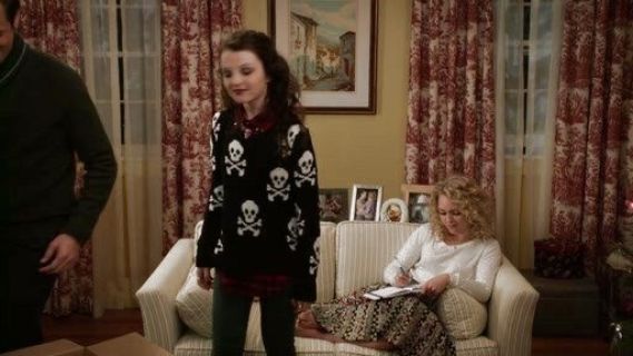 Dorrit Bradshaw's Skull Cross Bone High Low Crewneck Sweater on The Carrie Diaries