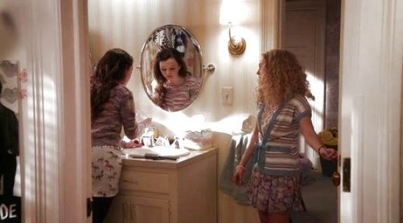 Dorrit Bradshaw's Unicorn Print Skirt on The Carrie Diaries